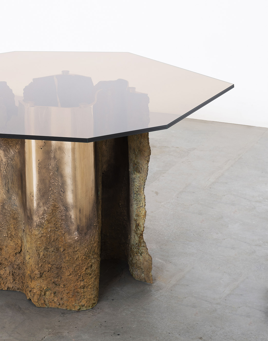 RUINS
Display table