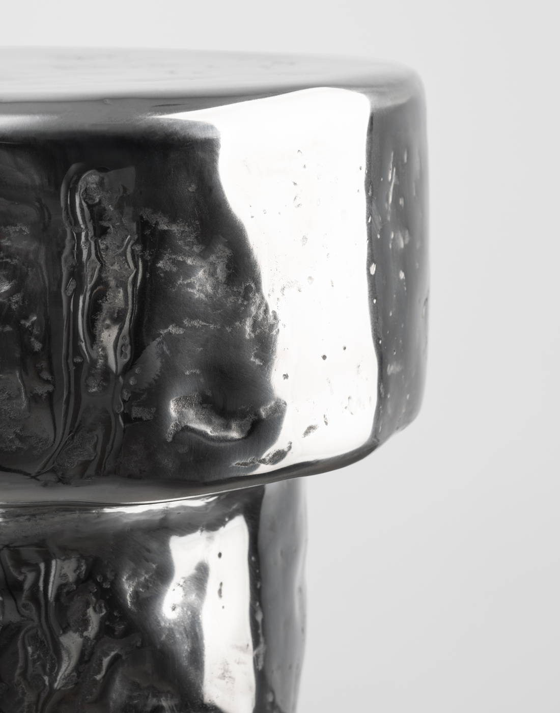 TORSO<br>
side table